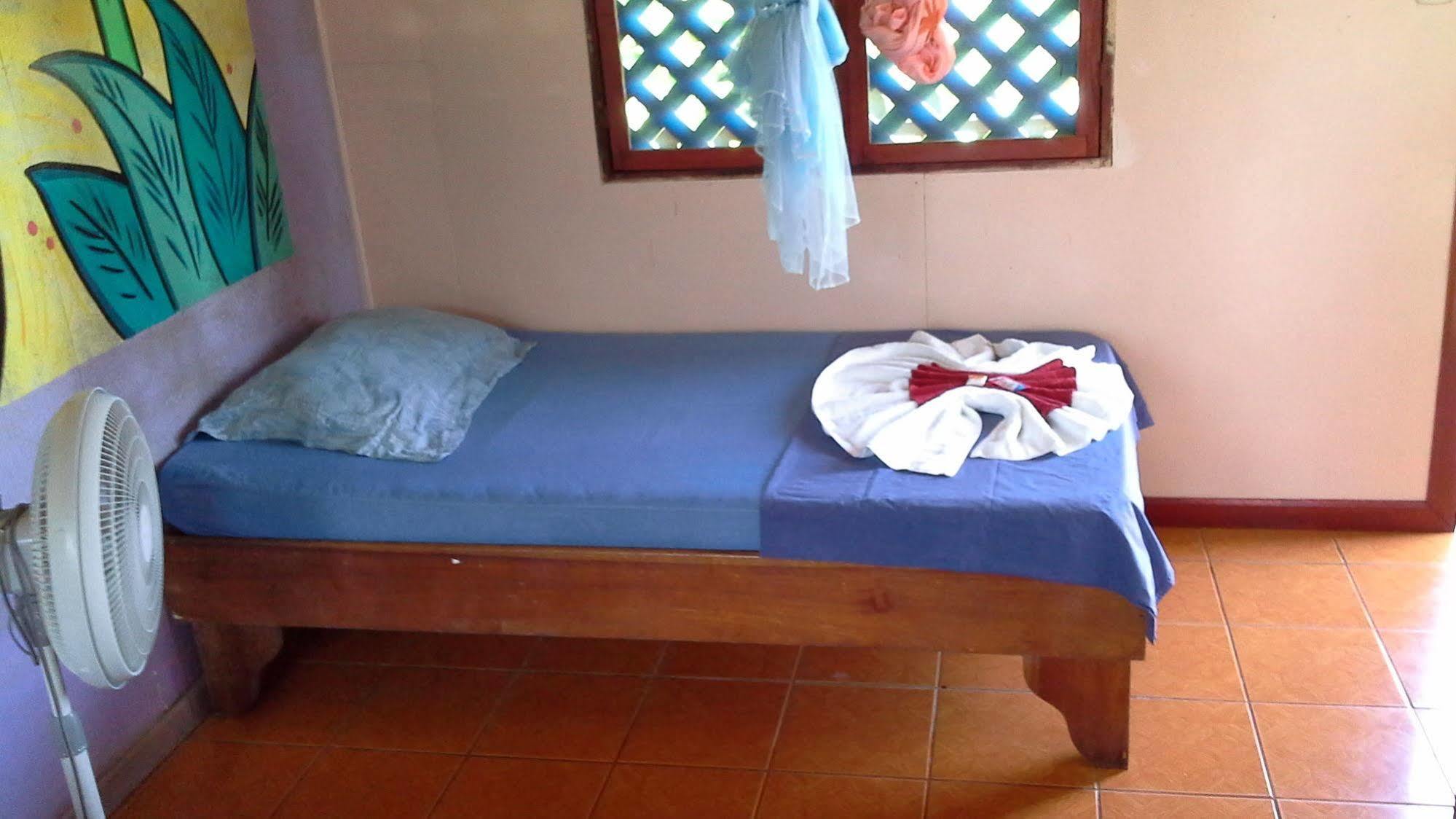 Cabinas Miss Miriam 1 Tortuguero Exterior foto