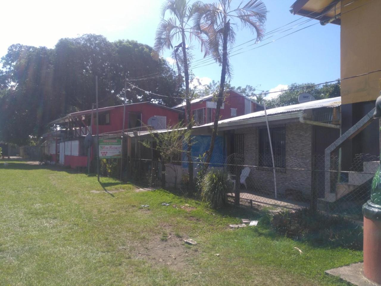 Cabinas Miss Miriam 1 Tortuguero Exterior foto